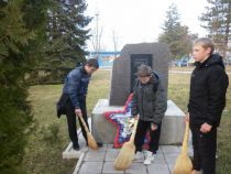 mesyachnik-2014-blagoustrojstvo pamyatnika_i_obeliska-1